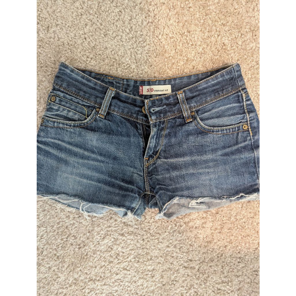 Levi's Pants - Women's Levi's 570 Denim Shorts S
Levi's 570 straight fit denim shorts